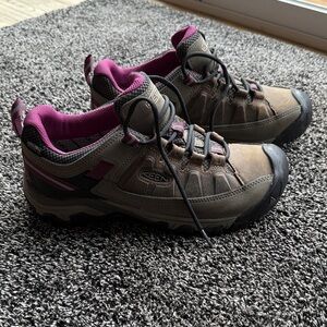 Keen Women's Brown and Purple Athletic Shoes